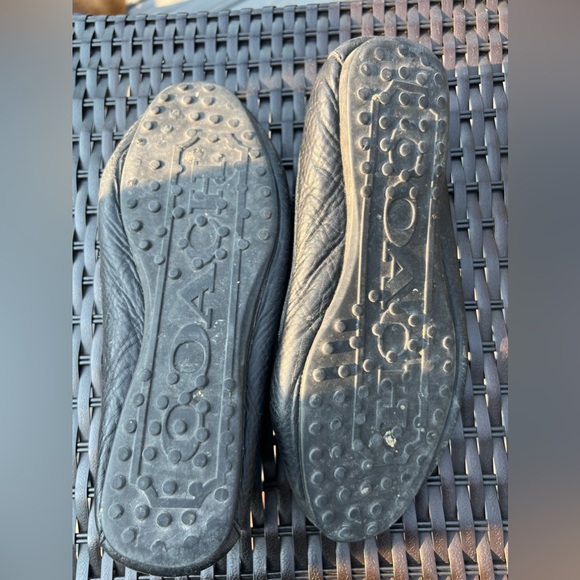 Coach size 6.5 ladies black leather flat loafer shoe. Good used condition. - Picture 4 of 7